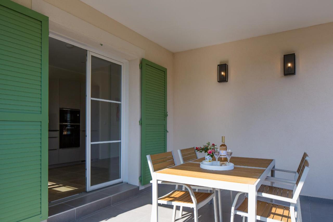 Luxurious And Spacious Apartment In The Heart Of The Cote D'Azur Roquefort-les-Pins Exterior photo